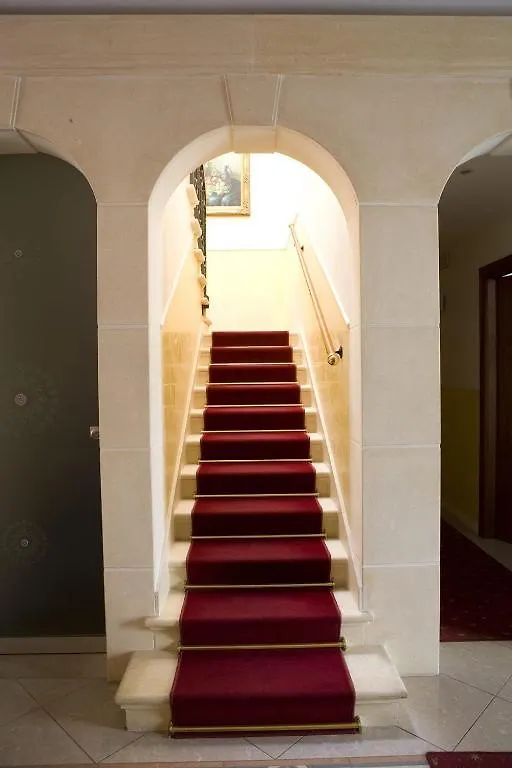 Hotel Cris Μέστρε 3*,