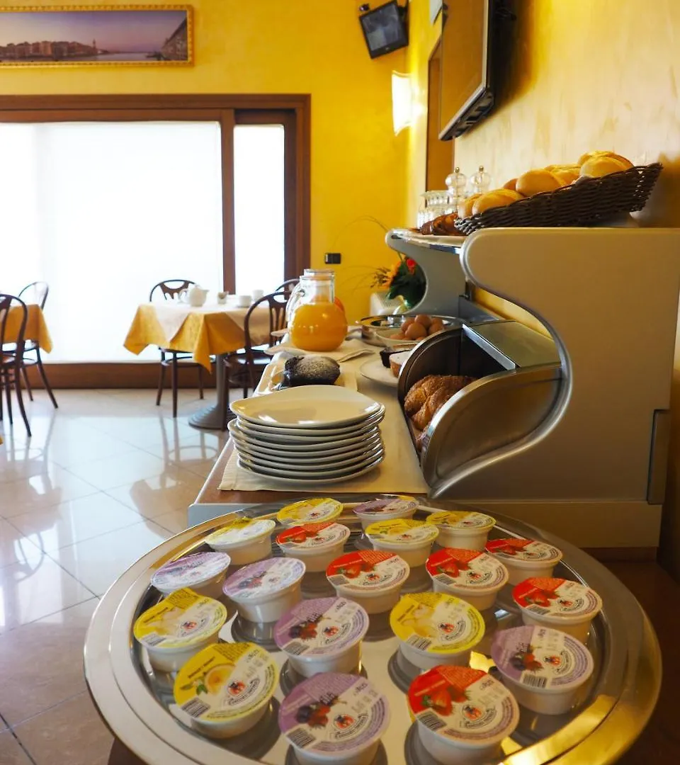 ***  Hotel Cris Μέστρε Ιταλία