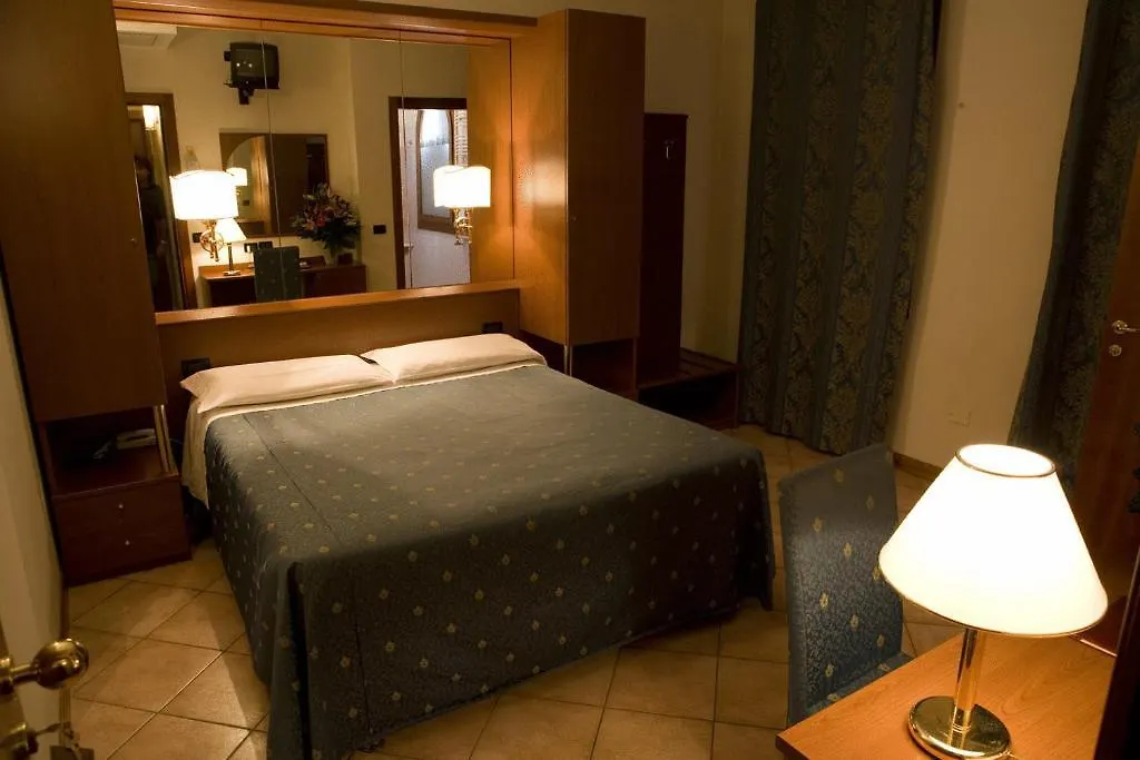 Hotel Cris Μέστρε
